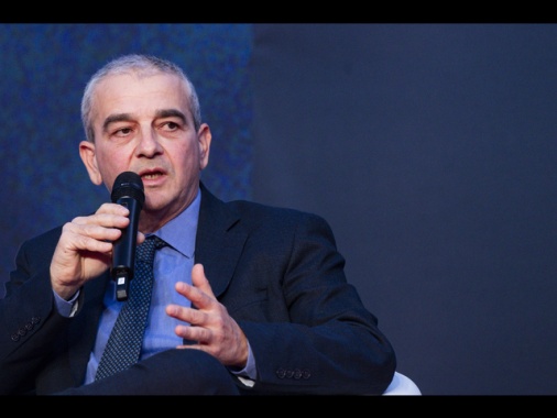 Fazzolari, 'invio di truppe? Bene se Macron ci ha ripensato'