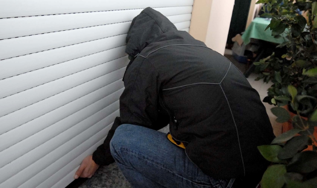 Padre e figlio ladri seriali: colpi da Casciago a Gavirate