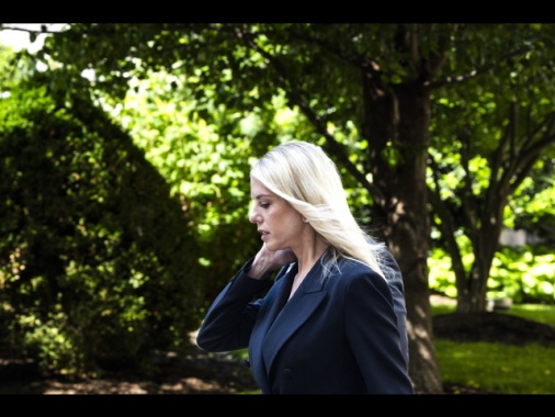 Bomba vicino clinica in California, un morto e 5 feriti