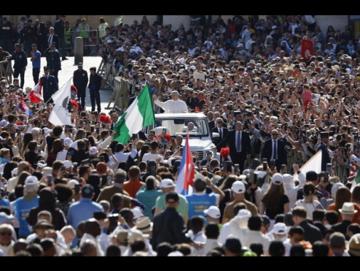 Zelensky e Vance a piazza San Pietro