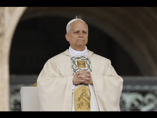 Anello del Pescatore al dito, Papa Leone XIV si commuove