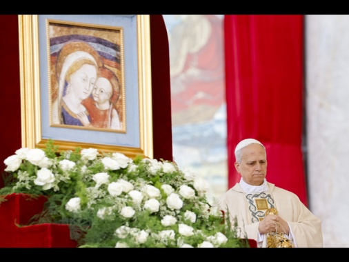 Il Papa, sento la presenza di Francesco, ci accompagna