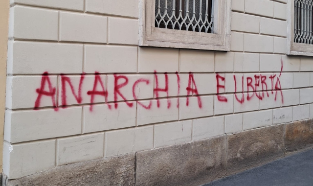 Dopo Remigration: scritte anarchiche e muri imbrattati