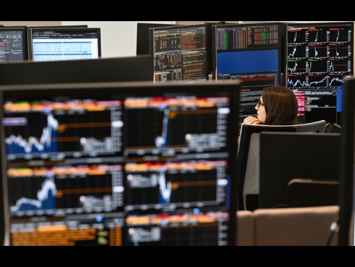 Borsa: effetto cedole su Milano, rally banche con Bper e Mps