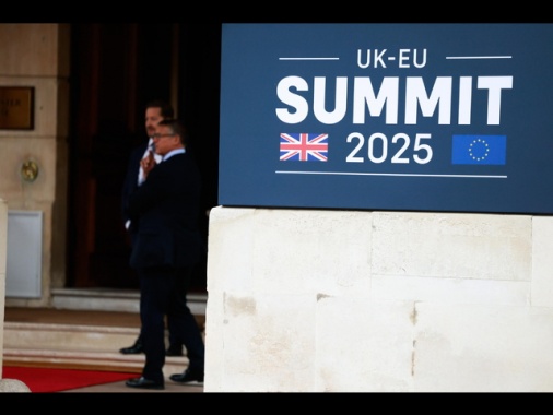 Intesa sulla difesa Ue-Gb, apre la via ad appalti comuni