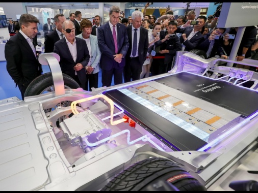 Catl vola all'esordio sulla Borsa di Hong Kong, a +12%