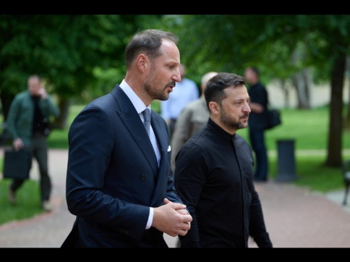 Zelensky, 'serve una pace duratura, grazie Oslo per il sostegno'