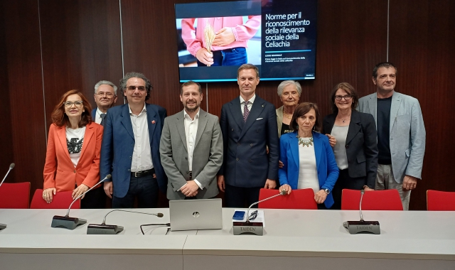 Emanuele Monti e Federico Romani con i rappresentanti delle associazioni referenti