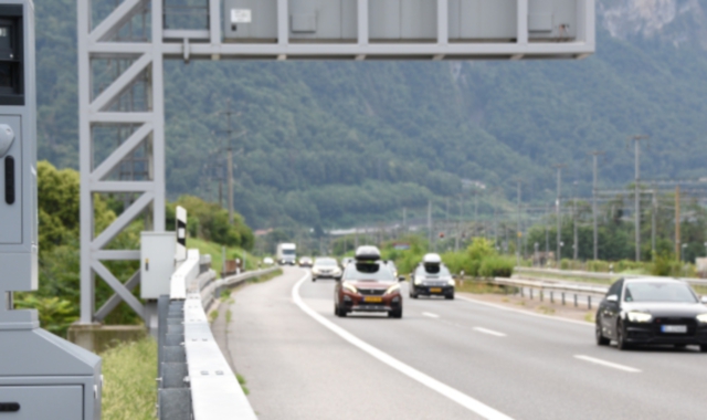 A 207 all’ora in autostrada. Patente ritirata