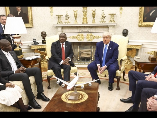 Trump a Ramaphosa, togliete terre ai bianchi e li uccidete