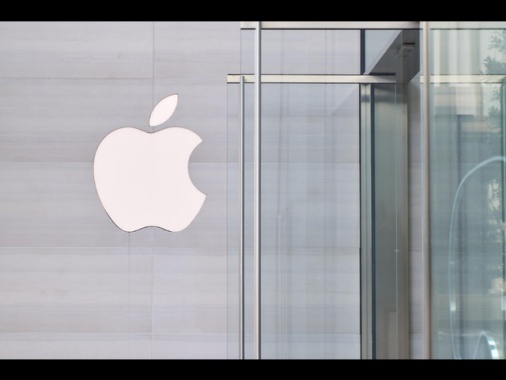 Apple cala a Wall Street con minacce Trump, -4%