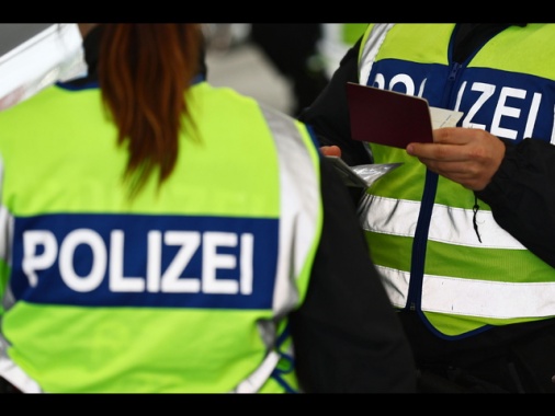 Attacco col coltello alla stazione di Amburgo, almeno 8 feriti