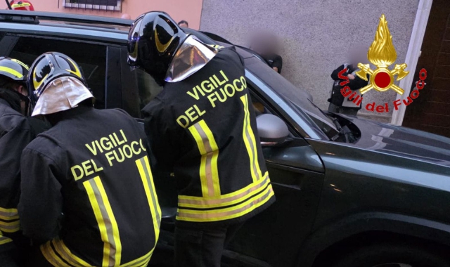 Scontro a Busto Arsizio, donna incastrata tra le lamiere