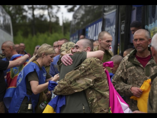 Completato scambio di prigionieri Mosca-Kiev, 303 per parte