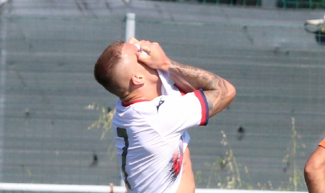 Tutta la rabbia di Malvestio: la Caronnese perde in casa con il Sandonà (foto Blitz)