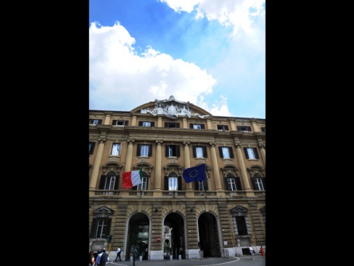 Lo spread tra Btp e Bund tedeschi apre in calo sotto i 100 punti