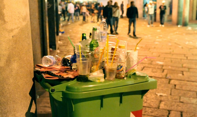 Varese: torna il divieto di alcol all’aperto