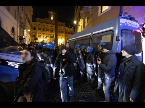Tensioni a manifestazione contro ddl Sicurezza a Roma