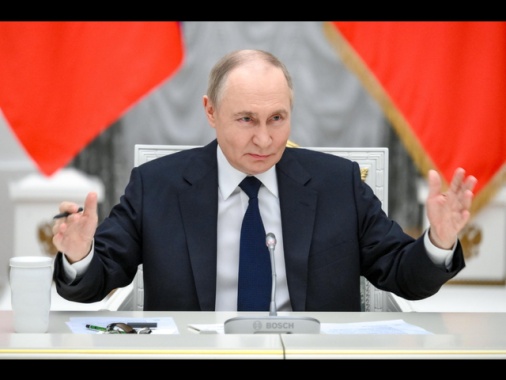 Putin, 'ci hanno costretto all'intervento in Ucraina'