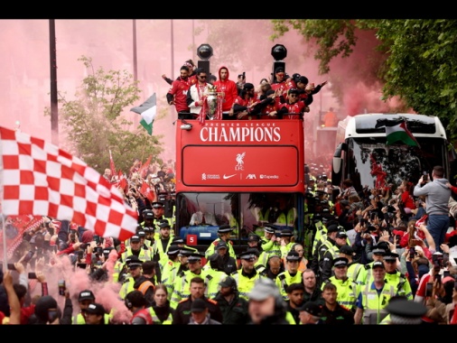 Auto investe pedoni a parata per vittoria Liverpool, è incidente