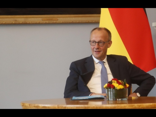 Merz, 'noi siamo minacciati e dobbiamo difenderci'