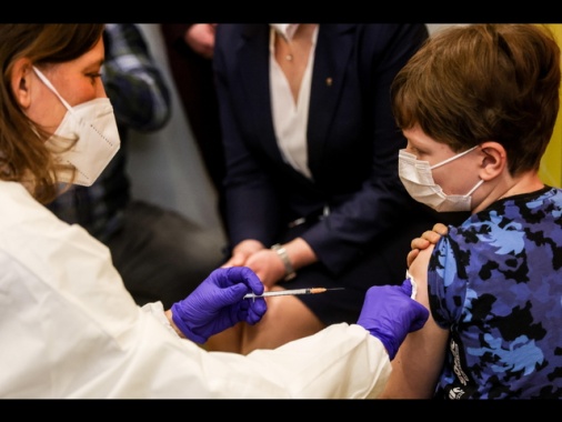 Kennedy jr toglie vaccino Covid dalla lista per bambini