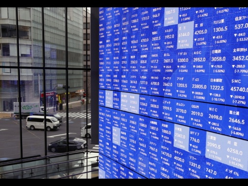 Borsa: Asia cauta con Tokyo piatta, Europa verso calo