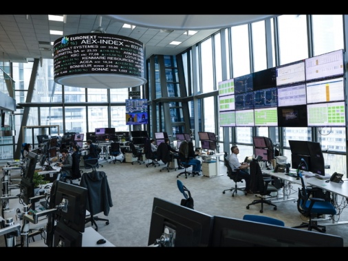 Borsa: l'Europa è debole in avvio, Parigi -0,02%