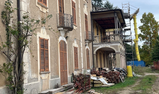 Villa Mylius, lavori infiniti. Angei: «Vogliamo la verità»