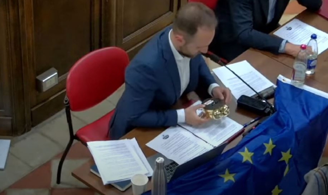 Il consigliere Petrillo con la sveglia