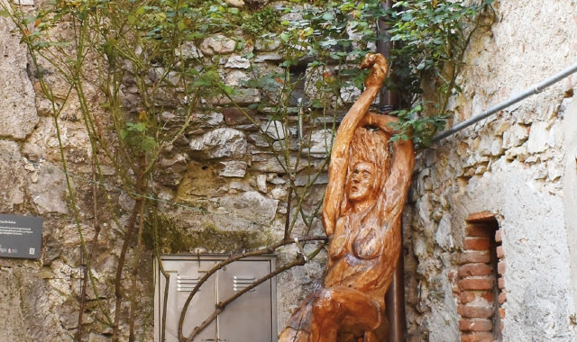 Castello Cabiaglio: il paese delle statue di legno