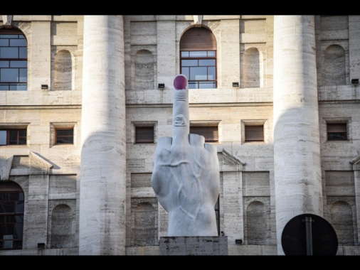 Borsa: Milano apre poco mossa (+0,07%)