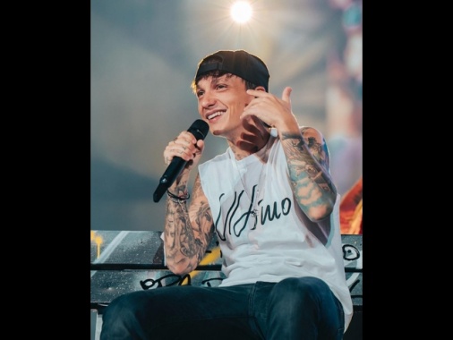 Hit parade, Ultimo in vetta con l'album live