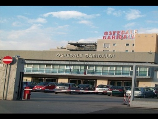 ++ Auto si schianta contro muro, morta bambina di 15 mesi ++