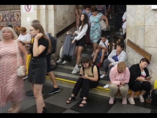 Missili e droni russi su Kiev, segnalate numerose esplosioni