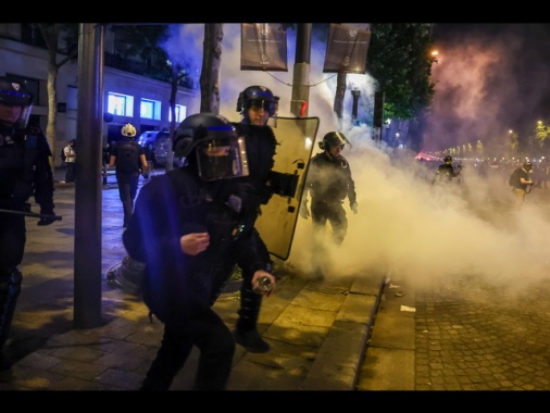 Due morti, 559 arresti bilancio scontri Parigi nel dopo-partita
