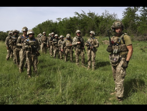 Kiev, 'missile russo uccide 12 soldati in addestramento'