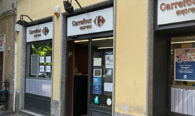 Il supermercato vicino alla stazione preso di mira dai ladri