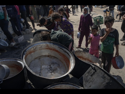 Attacchi israeliani a Gaza, 54 morti in 24 ore