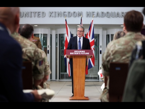 Starmer rafforza linea anti-Russia, 'prepararsi alla guerra'