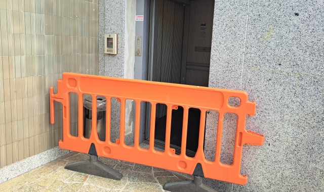 L’ascensore si guasta, dipendente bloccata in tribunale