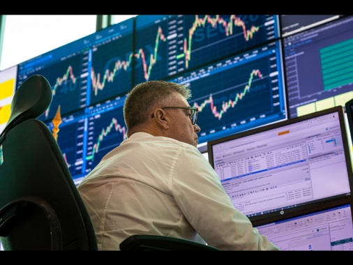 Borsa: Europa in ordine sparso, future negativi, Milano immobile