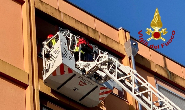 I vigili del fuoco sono intervenuti in aiuto della famiglia (foto Archivio)
