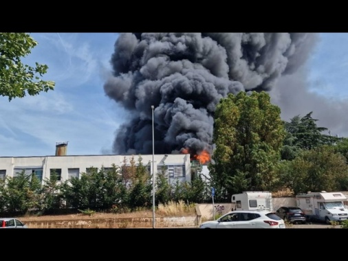 Incendio all'Università della Tuscia, studenti evacuati