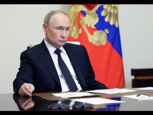 Cremlino, Putin ha parlato al telefono con Papa Leone XIV