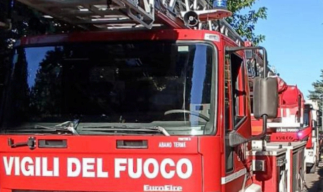 Sul posto sono intervenuti anche i vigili del fuoco (foto Archivio)