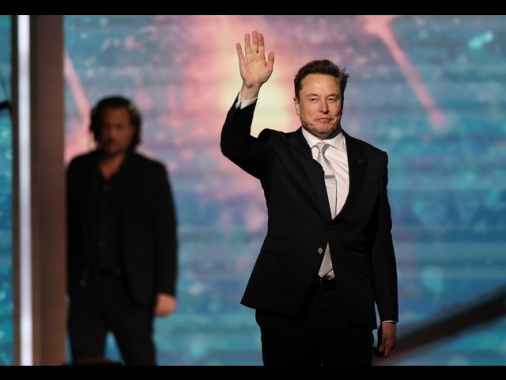 Musk su X, 'è il momento di fondare un nuovo partito?'