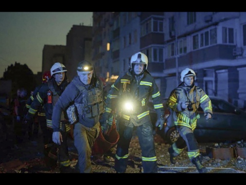 Droni russi su Kiev provocano un morto e 20 feriti