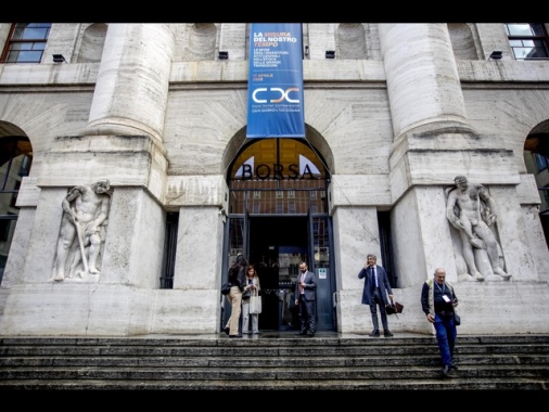 Borsa: Milano fiacca (-0,02%), corre Recordati, scivola Stm