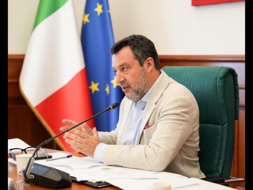 Salvini, fini politici opposizione, butta maschera su referendum